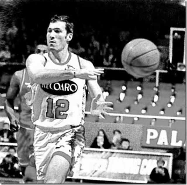 Antonello Riva in maglia Olimpia Recoaro Milano
